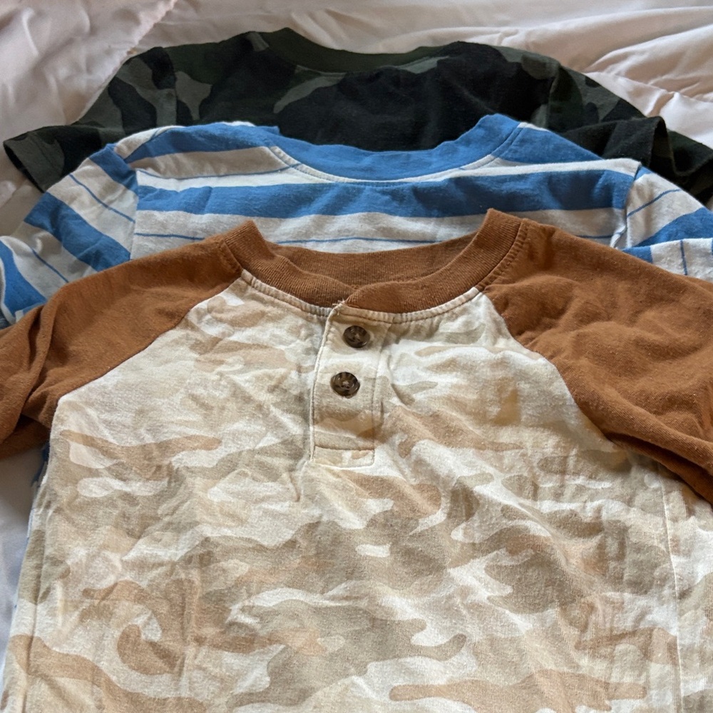 Kids' Brown & Cream Camo Raglan Henley Top - Brand Not Visible